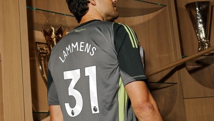 拉门斯穿曼联31号球衣原因曝光，致敬前辈！经纪人长相让球迷爆笑